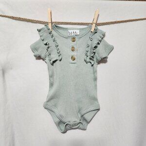 Nicole Miller New York Girls Green Short Sleeve Buttoned Ruffled Bodysuit 3-6 Mo